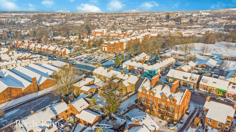 Main image of 2 bedroom  Flat for sale, Roan House Way, Macclesfield, Cheshire, SK11