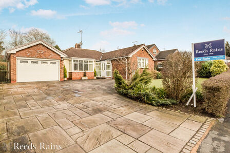 Badger Road, 2 bedroom Detached Bungalow for sale, £550,000