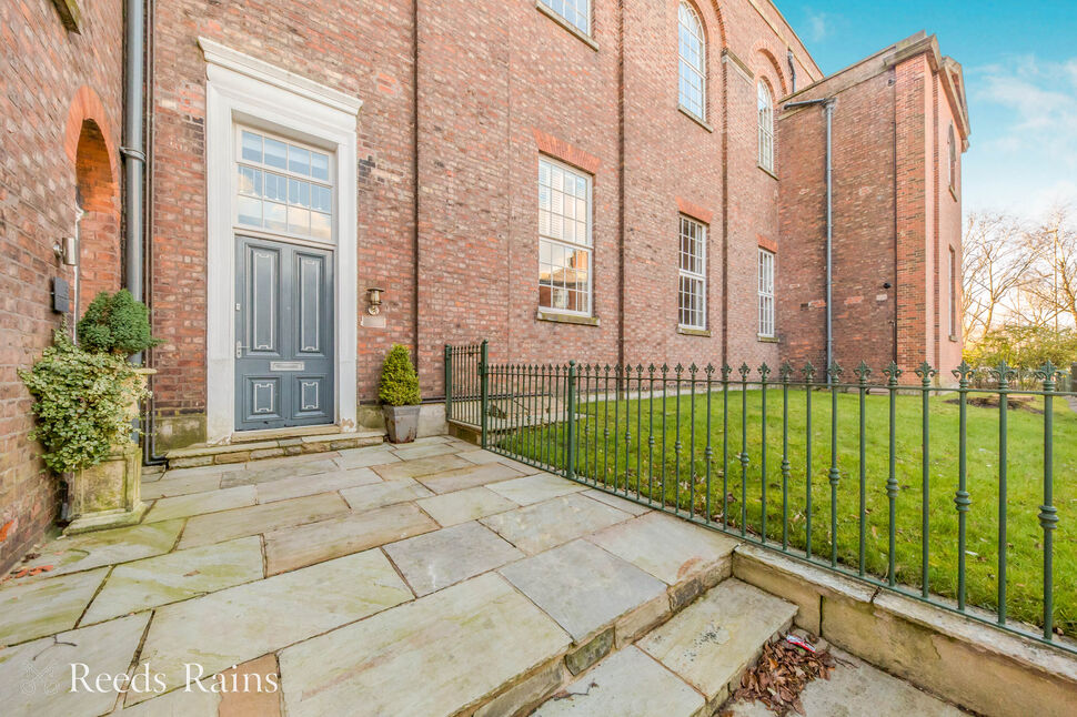 Main image of 1 bedroom  Flat for sale, James Street, Macclesfield, Cheshire, SK11