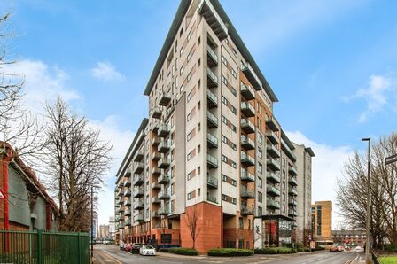 X Q 7 Building, 2 bedroom  Flat for sale, £190,000