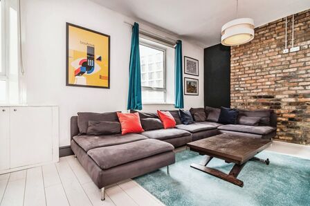 Oldham Road, 3 bedroom  Flat to rent, £1,800 pcm