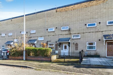 2 bedroom Mid Terrace House for sale