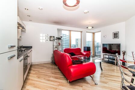 Water Street, 2 bedroom  Flat for sale, £220,000