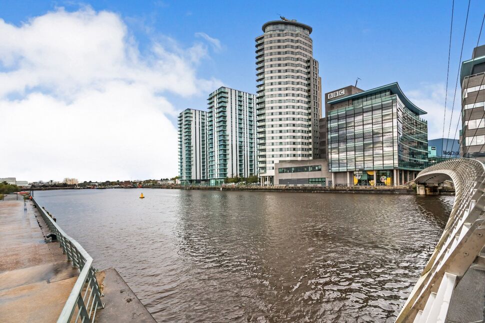 Main image of 2 bedroom  Flat for sale, Blue, Media City UK, Salford, M50