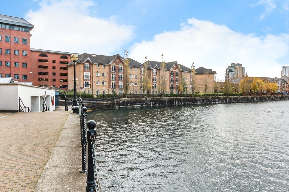 Main image of 2 bedroom  Flat for sale, Labrador Quay, Salford, M50