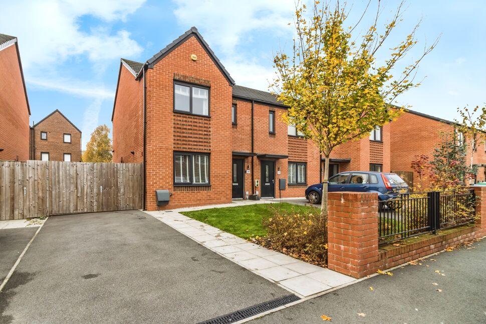 Main image of 3 bedroom End Terrace House for sale, Woodward Street, Manchester, M4