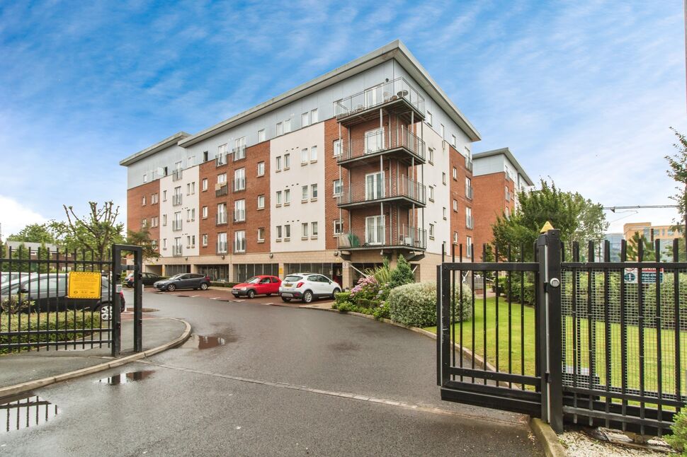 Main image of 2 bedroom  Flat for sale, Elmira Way, Salford, M5