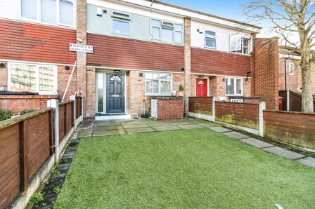 3 bedroom Mid Terrace House for sale