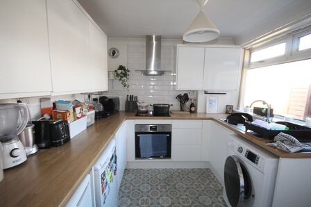 2 bedroom Mid Terrace House for sale