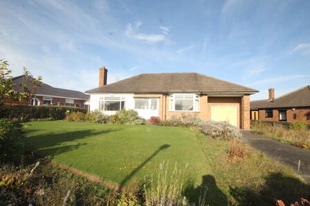 Malvern Drive, 2 bedroom Detached Bungalow for sale, £320,000