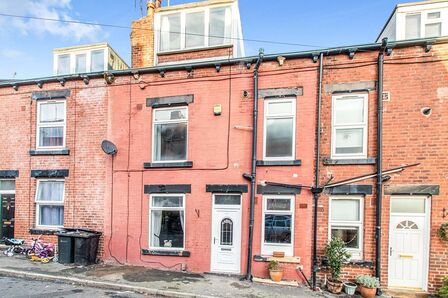 2 bedroom Mid Terrace House to rent