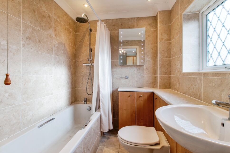 En-Suite Bathroom