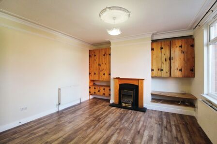 Rombalds View, 2 bedroom Mid Terrace House to rent, £900 pcm