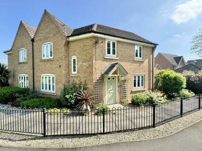 Bishops Way, 3 bedroom Semi Detached House to rent, £1,100 pcm