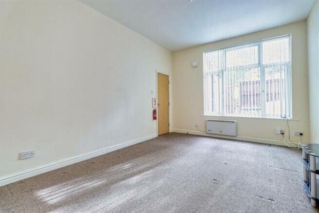 Main image of 1 bedroom  Flat for sale, Stanningley Road, Leeds, West Yorkshire, LS12