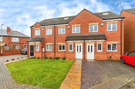 Springwood Court, 3 bedroom Mid Terrace House for sale, £319,950