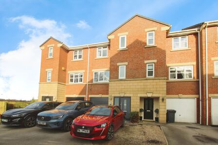 3 bedroom Mid Terrace House for sale