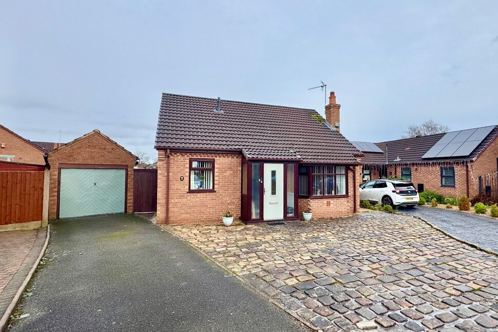 2 bedroom Detached Bungalow for sale