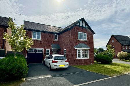 4 bedroom Detached House to rent