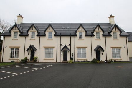 Tullynagardy Courtyard, 2 bedroom  Flat to rent, £795 pcm