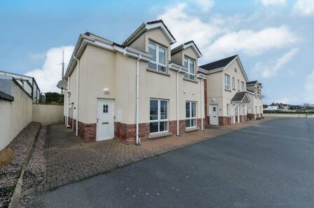 Main Road, 2 bedroom  Flat for sale, £129,950