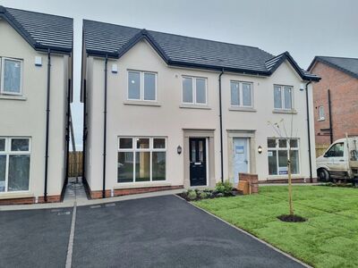 Oak Meadow Mews, 3 bedroom Semi Detached House to rent, £950 pcm