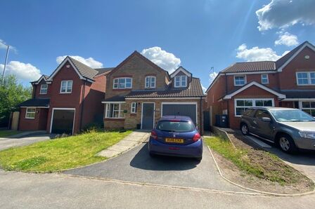 Woodrow Way, 3 bedroom Detached House to rent, £1,100 pcm