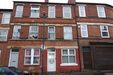 Birkin Avenue, 3 bedroom Mid Terrace House to rent, £1,100 pcm