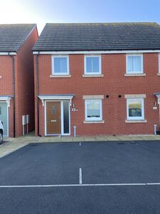 Woodpecker Close, 2 bedroom Semi Detached House to rent, £1,450 pcm