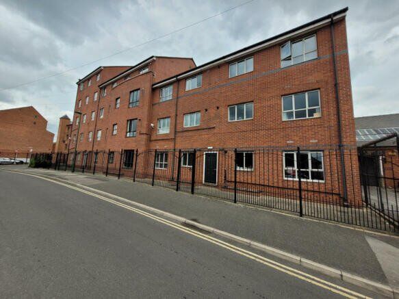 Main image of 2 bedroom  Flat for sale, Gamble Street, Nottingham, Nottinghamshire, NG7