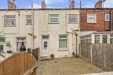 King Street, 2 bedroom Mid Terrace House to rent, £775 pcm