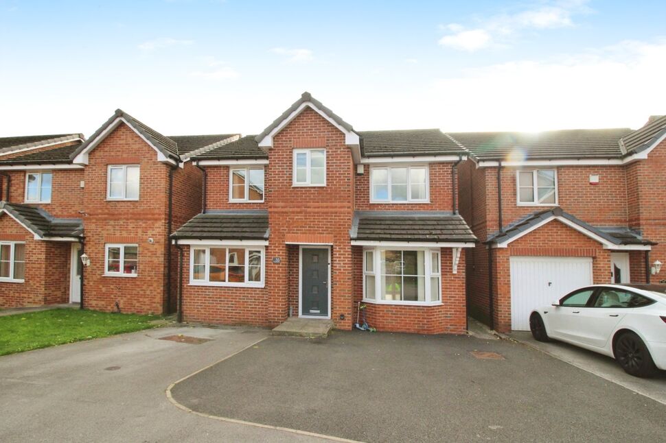 Main image of 4 bedroom Detached House for sale, Spindle Close, Dewsbury, West Yorkshire, WF12