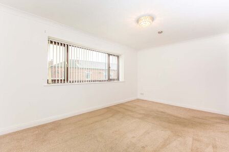 2 bedroom  Flat to rent