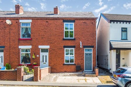 Wigan Road, 2 bedroom Mid Terrace House to rent, £825 pcm