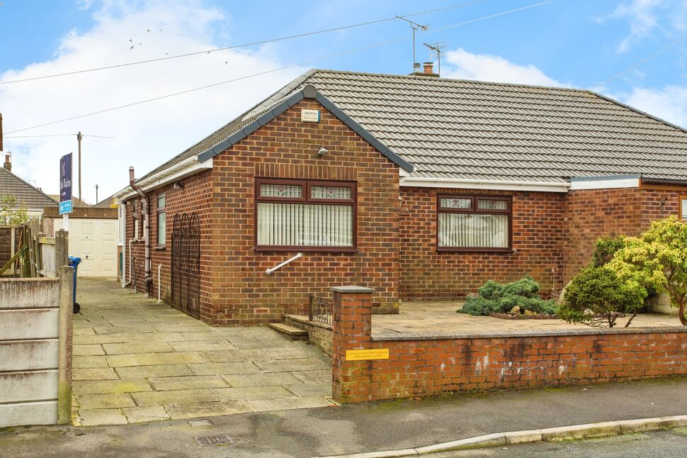 2 bedroom Semi Detached Bungalow for sale