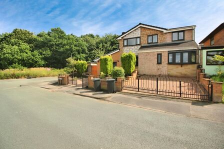 Mendip Avenue, 4 bedroom Semi Detached House for sale, £325,000