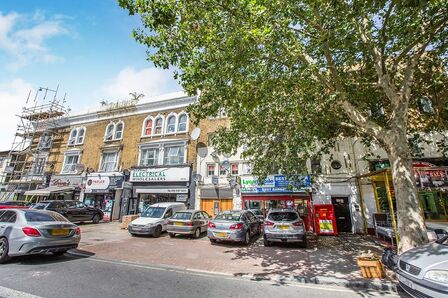 Barking Road, 1 bedroom  Flat for sale, £130,000