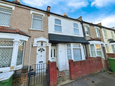 Cranley Road, 3 bedroom Mid Terrace House to rent, £2,100 pcm