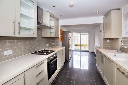 Corporation Street, 4 bedroom Mid Terrace House for sale, £600,000