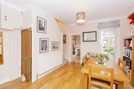 2 bedroom End Terrace House for sale