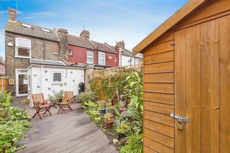 2 bedroom End Terrace House for sale