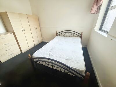 1 bedroom  Room to rent