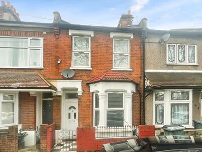 Chargeable Street, 3 bedroom Mid Terrace House to rent, £2,400 pcm