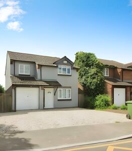 Jade Close, 5 bedroom Detached House to rent, £3,200 pcm