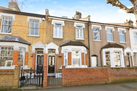 Frinton Road, 4 bedroom Mid Terrace House for sale, £675,000