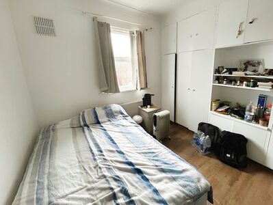 1 bedroom  Room to rent