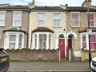 4 bedroom Mid Terrace House for sale