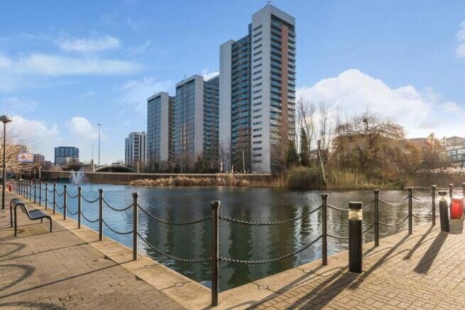 Main image of 2 bedroom  Flat for sale, Blackwall Way, London, E14