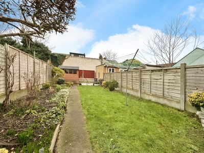 3 bedroom Mid Terrace House for sale