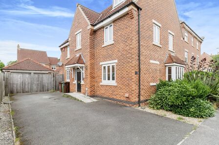 5 bedroom Detached House to rent